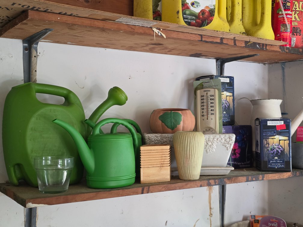 GARDEN PLANTERS, ACCESSORIES
