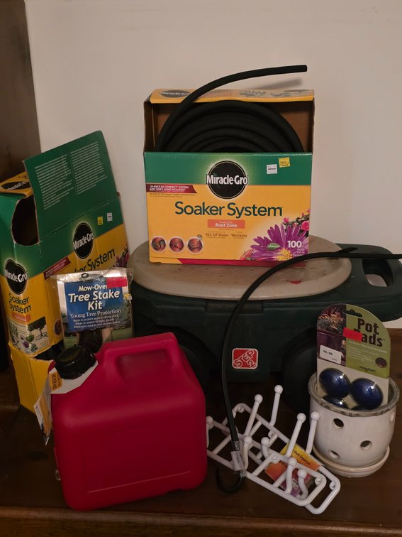 GARDEN GARAGE LOT