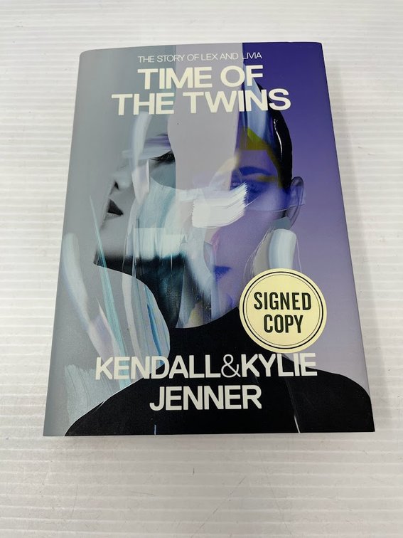 The Story of Lex and Livia Time of the Twins, Kendall and Kylie Jenner