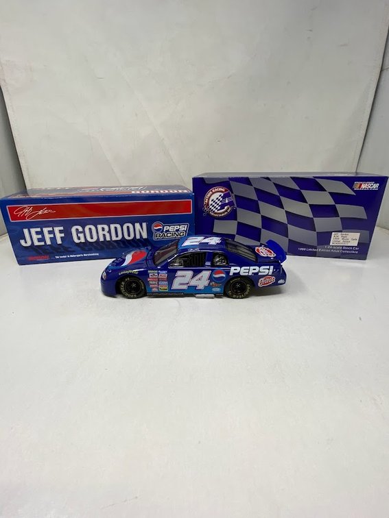 Action: Jeff Gordon NO. 24, Stock Car 1:24 Scale