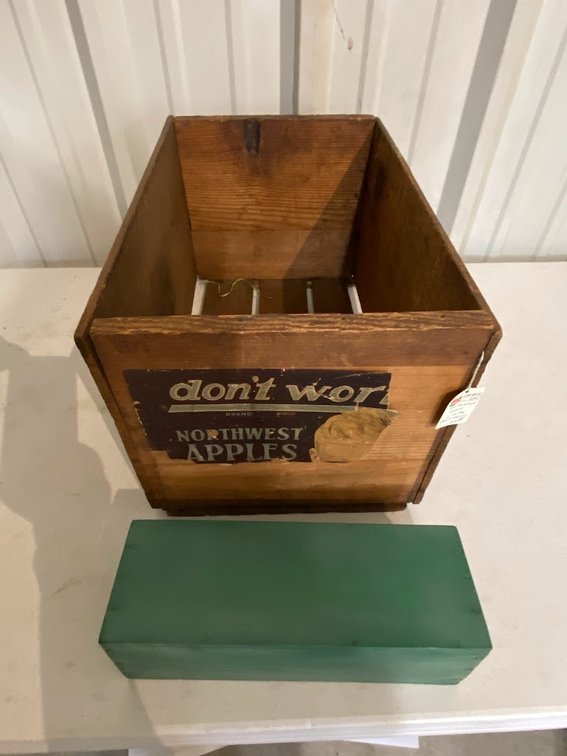 Don't Worry Northwest Apples wood Box & Green Box