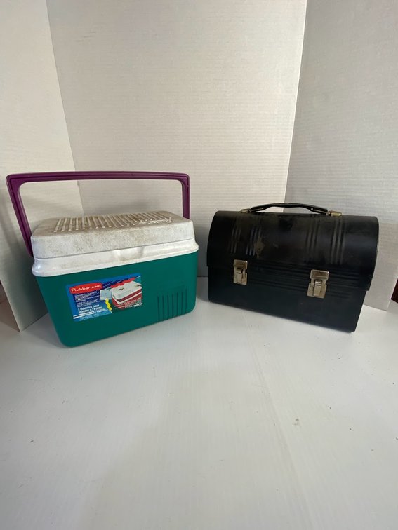 1-Rubbermaid Cooler