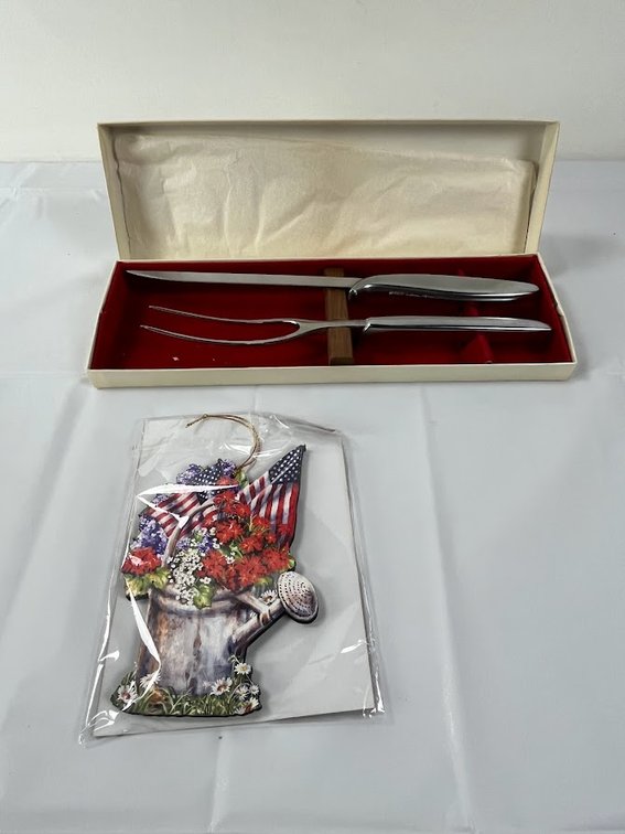 Carving Set & Ornament