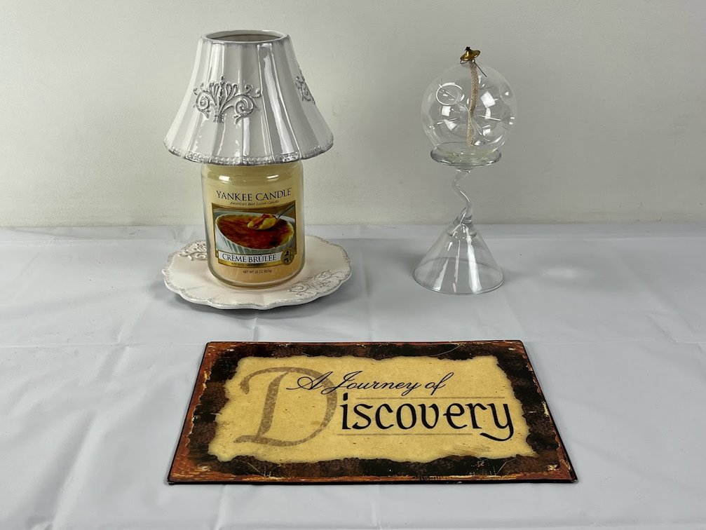 Yankee Candle, Discovery Sign and Oil Lamp