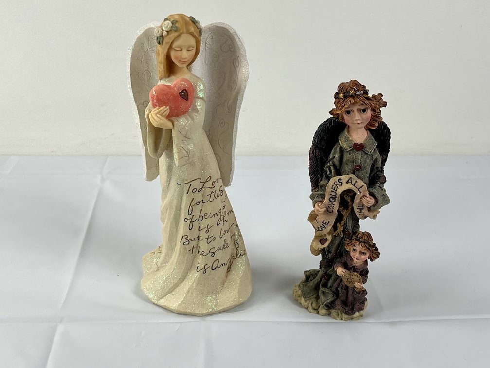 2 Figurines