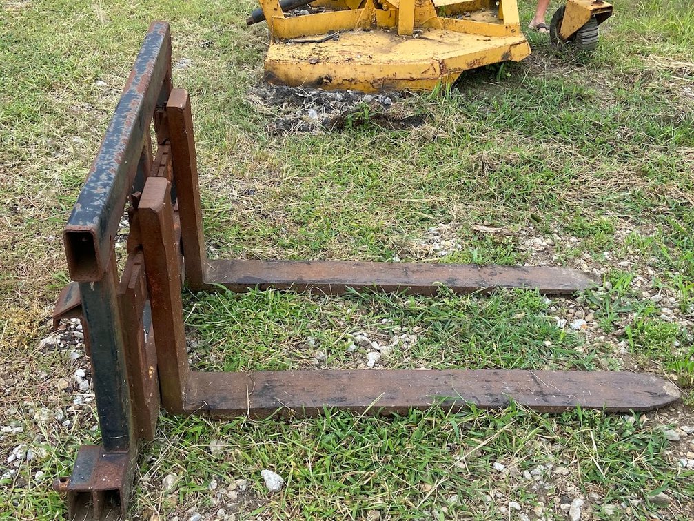 Quick-attach pallet forks