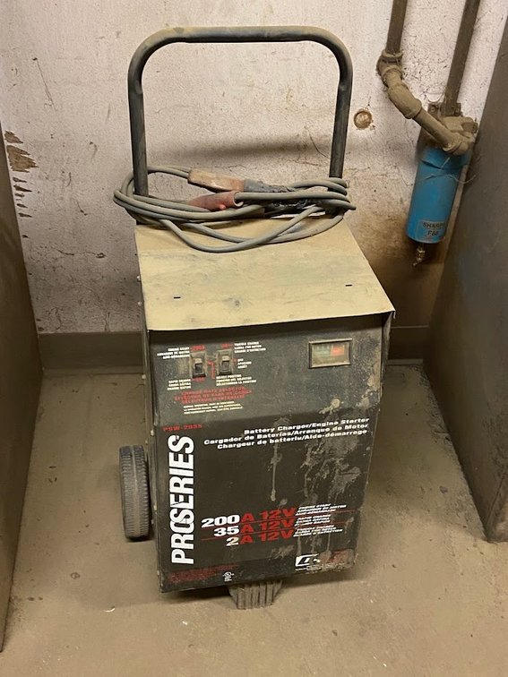 Battery Charger/Engine Starter