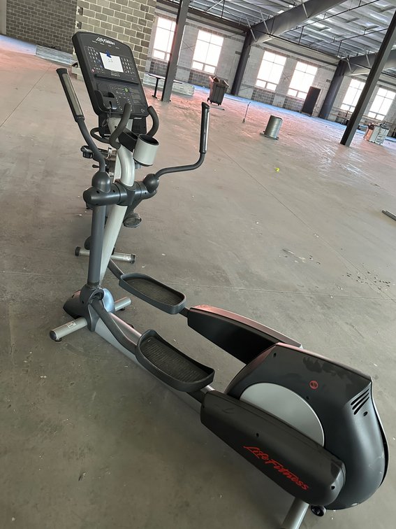 Life Fitness CLSX Elliptical Cross-Trainer with LCD Console