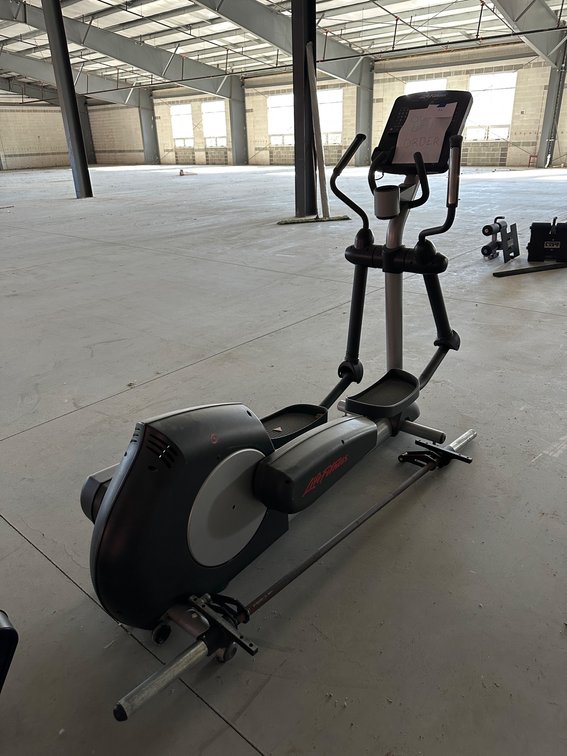 Life Fitness CLSX Elliptical Trainer Out of Order