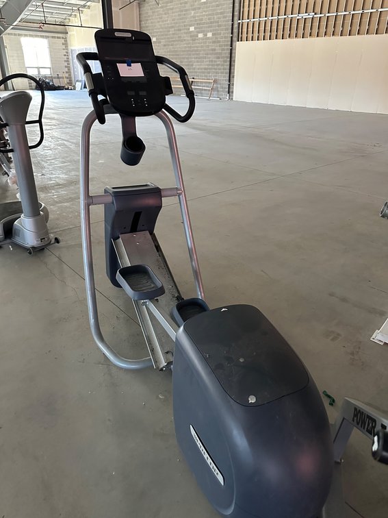 Precor Elliptical Trainer with Console Display and Metal Frame