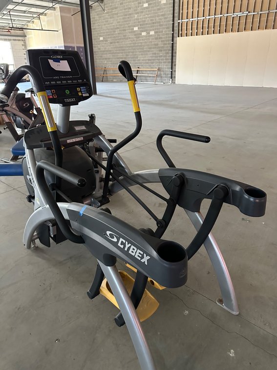 Cybex 750AT Arc Trainer Elliptical Machine