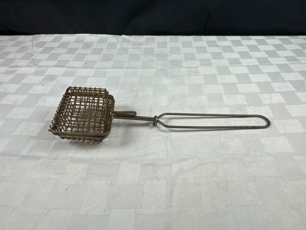 Vintage Wire Soap Saver with Hinged Design
