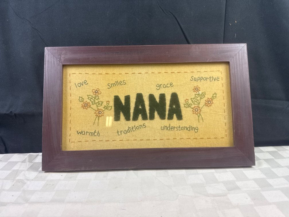 Framed Embroidered â€˜NANAâ€™ Decorative Wall Art (16Ã—10)