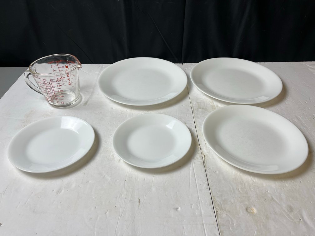 Corelle Plates and Pyrex Glass Measuring Cup Set