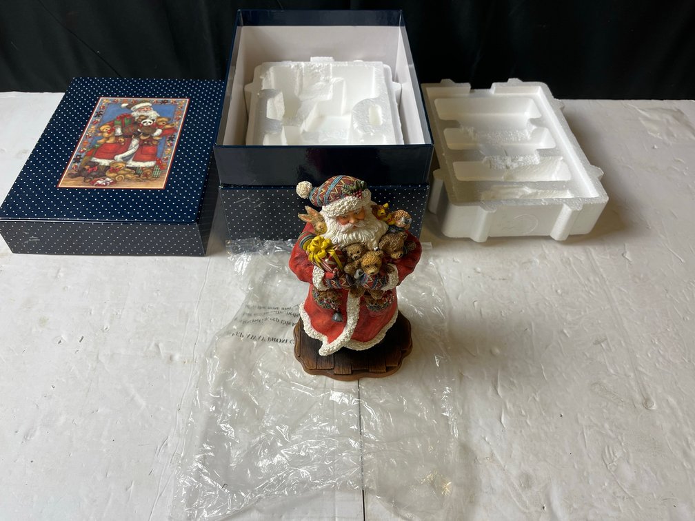 Classic Santa Bountiful Bears IV Figurine Boxed