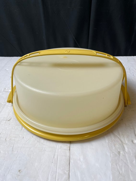 Tupperware Yellow Cake Carrier with Handle