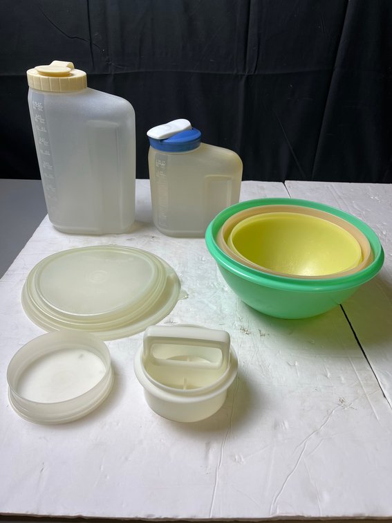 Tupperware and Rubbermaid Kitchenware Lot