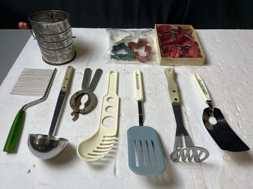 Kitchen Utensils With Bromwell’s Sifter