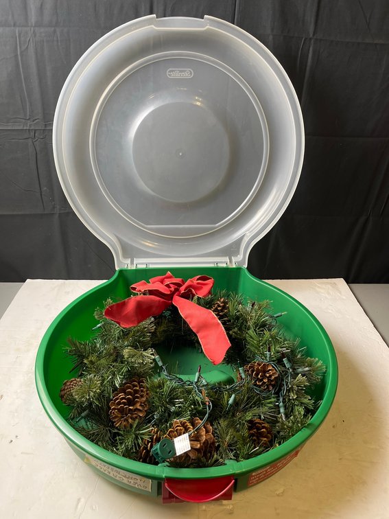 Sterilite Wreath Storage Case With Decor Wreath