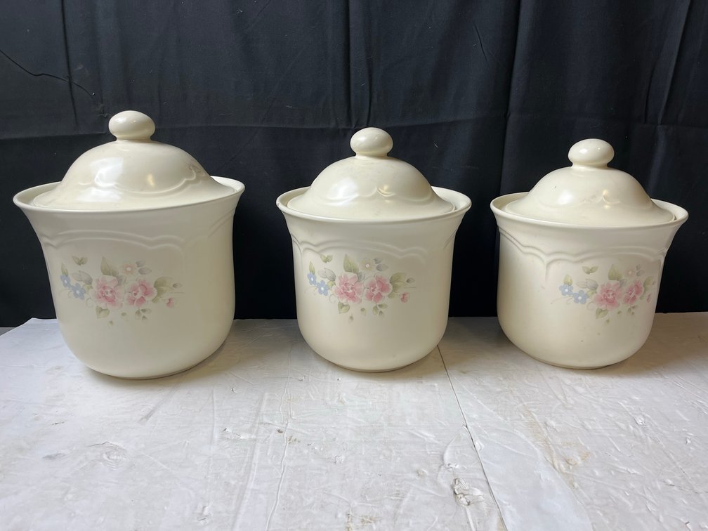 Pfaltzgraff USA 3-Piece Canister Set With Lids