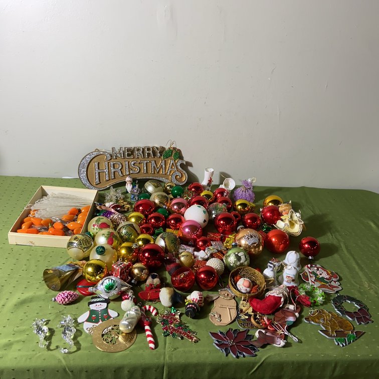 Christmas Tree Ornaments & Decor