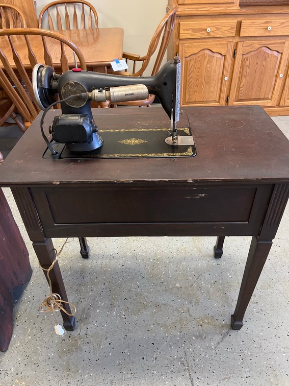 Singer Sewing Machine with Table and Manual