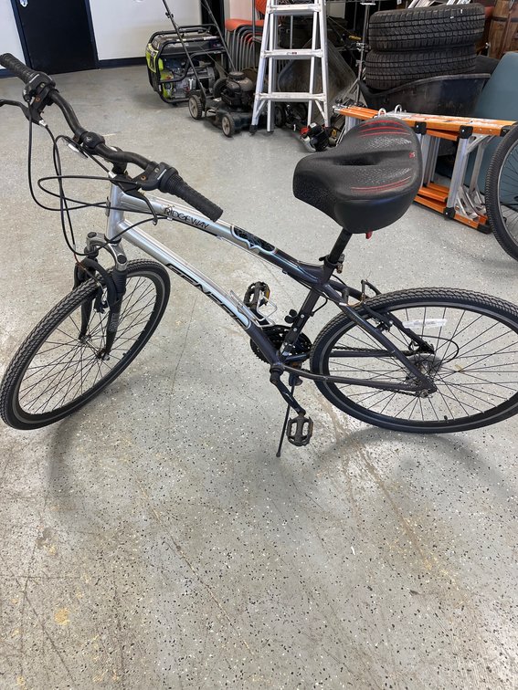 Genesis Onyx 700c Adult Bicycle, 21-Speed