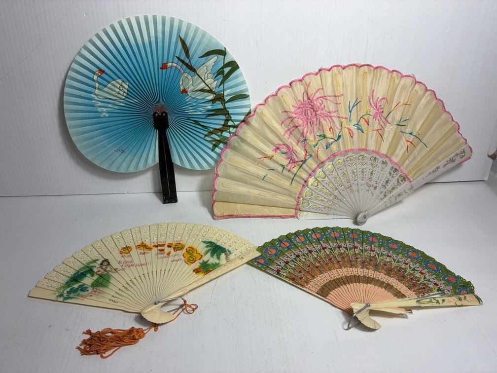 4 Decorative Folding and Paddle Fans
