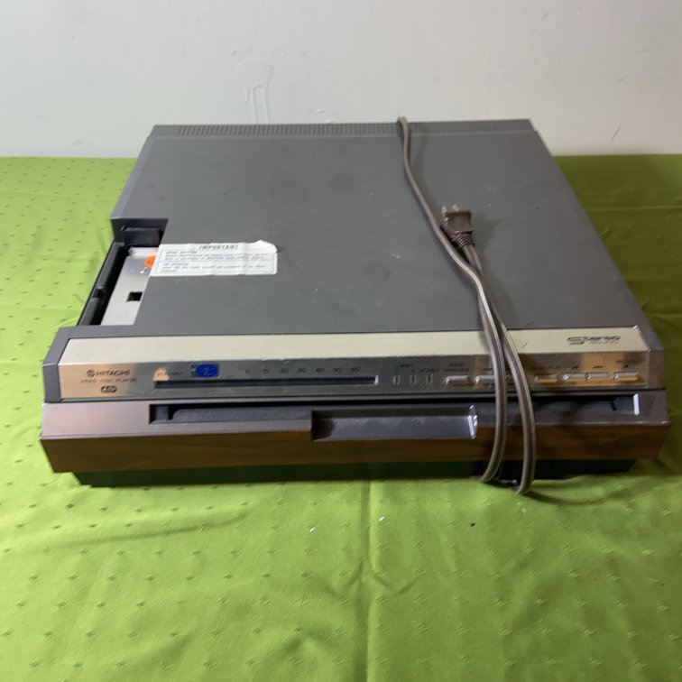 Hitachi VIP2000R Video Disc Player, 1983