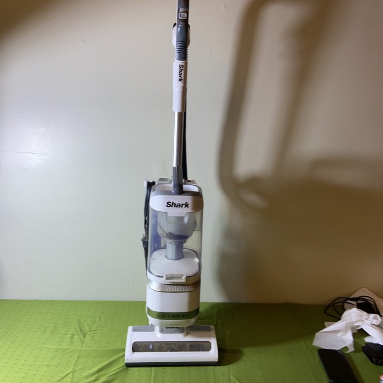 Shark LA300 Lift-Away Upright Vacuum Cleaner