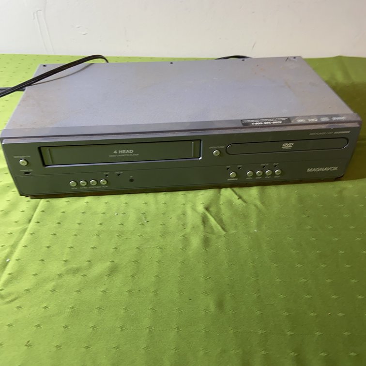 Magnavox DV220MW9 VHS DVD Combo Player