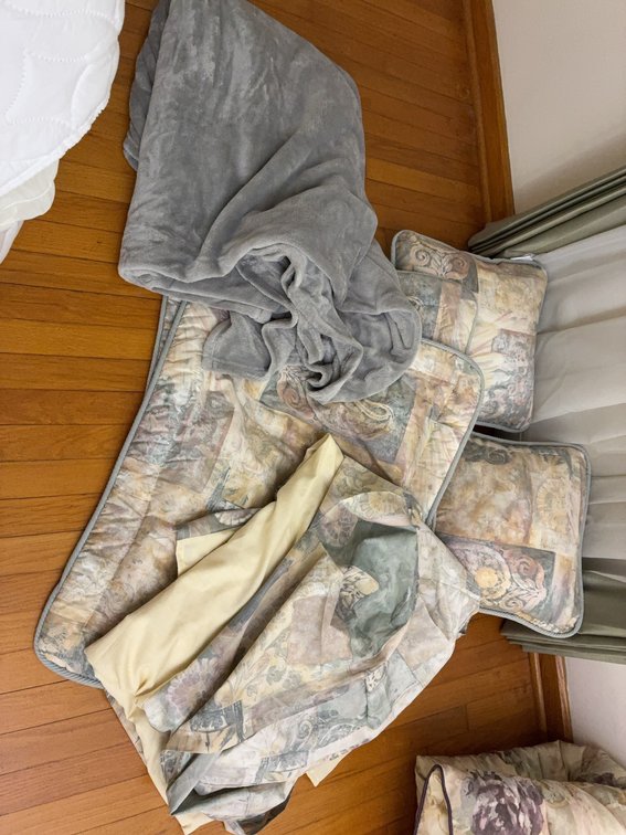 Mainstays Blanket, Two Pillows, Pillowcases, Skirt
