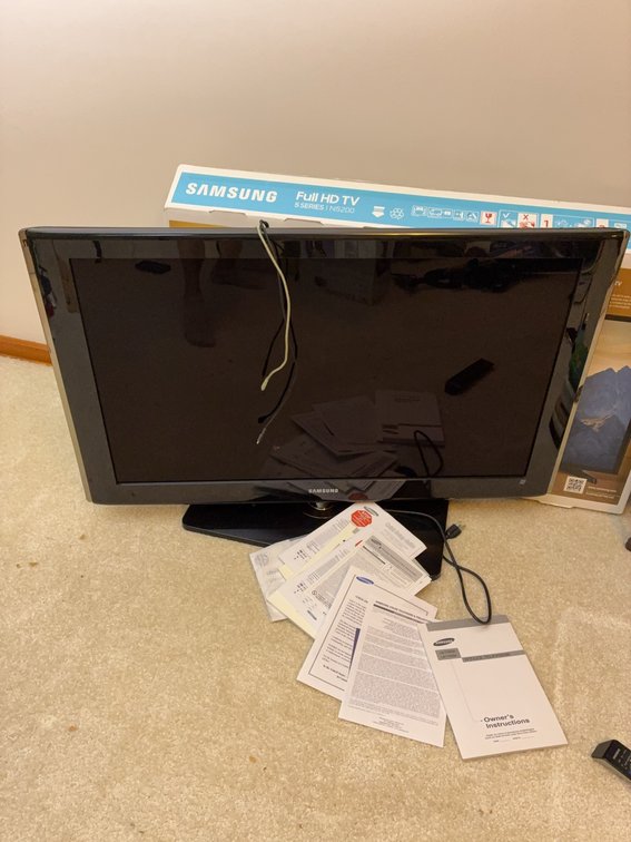 Samsung LN-T4053F 40" LCD TV With Remote