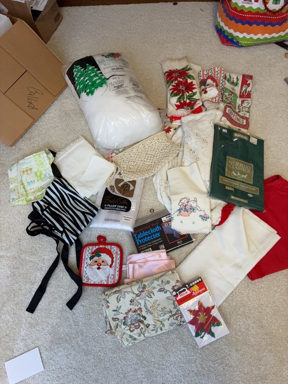 Linens, Holiday Decor, Apron & Pillow Fill