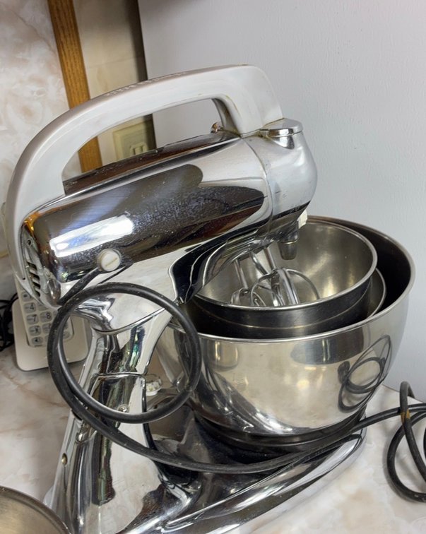 Hamilton Beach Stand Mixer With 4 Bowls & Beaters