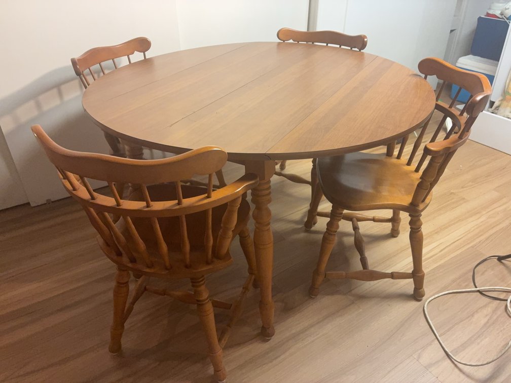 Cochrane Country Kitchen Table And 4 Chairs