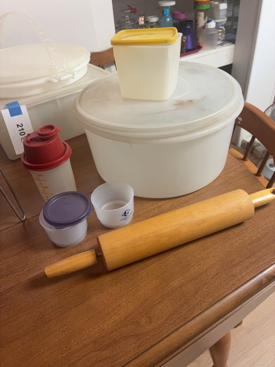 Kitchen Storage and Baking Items Lot
