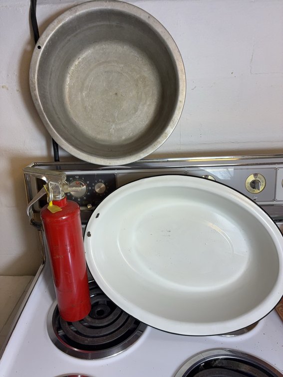 Fire Extinguisher With 2 Metal Pans