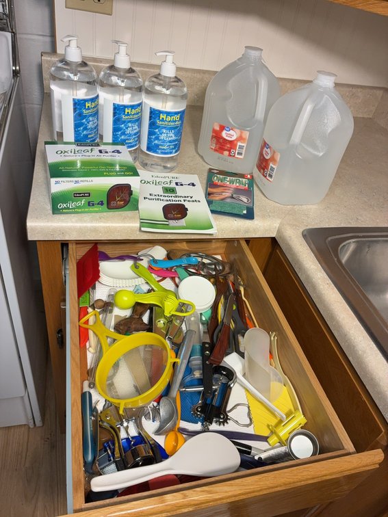 Kitchen Gadget Lot With Sanitizer & OxiLeaf G-4