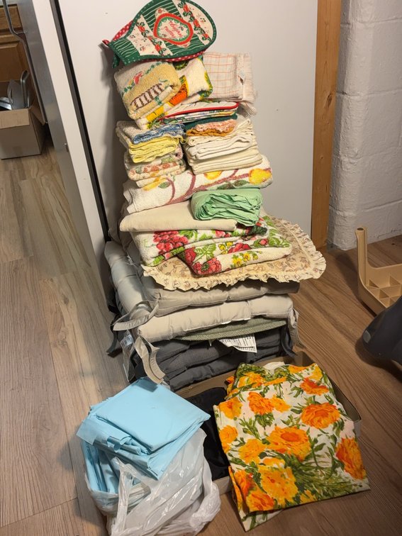 Linens, Pot Holders and Chair Pads