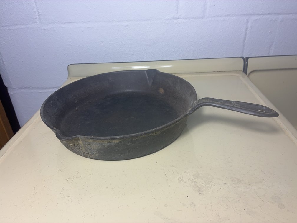 No. 8 Cast Iron Skillet with Pour Spouts
