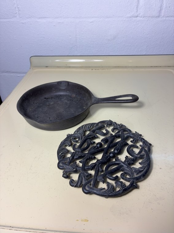 Wagner Ware Sidney O Skillet No. 105 & Trivet