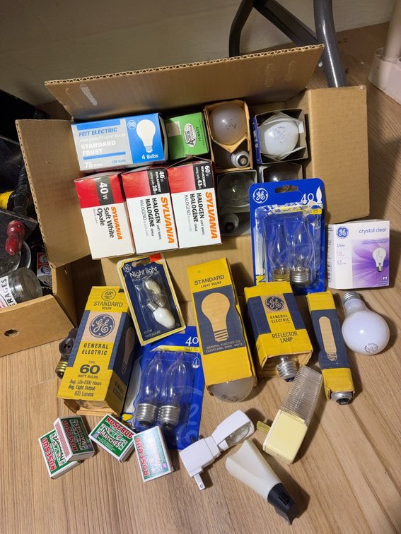 Light Bulbs Lot, GE Sylvania Feit 75W 60W 40W