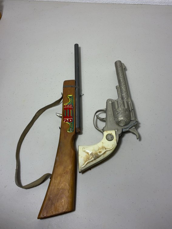 MARSHAL Cap Gun and Toy Rifle Set, USA