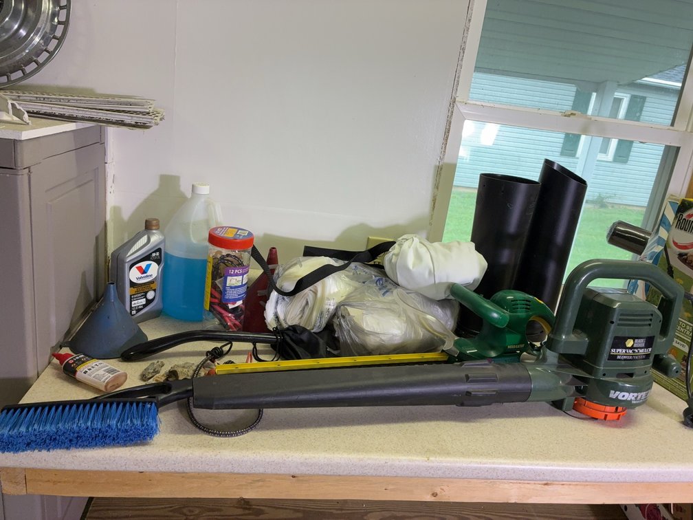 Black & Decker BV500 Blower and Weed Eater HT1700
