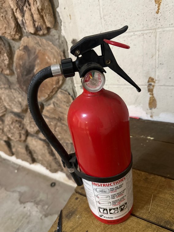 Kidde Fire Extinguisher With Mounting Bracket