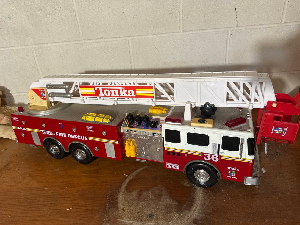 Tonka Fire Rescue Toy Ladder Truck No. 36
