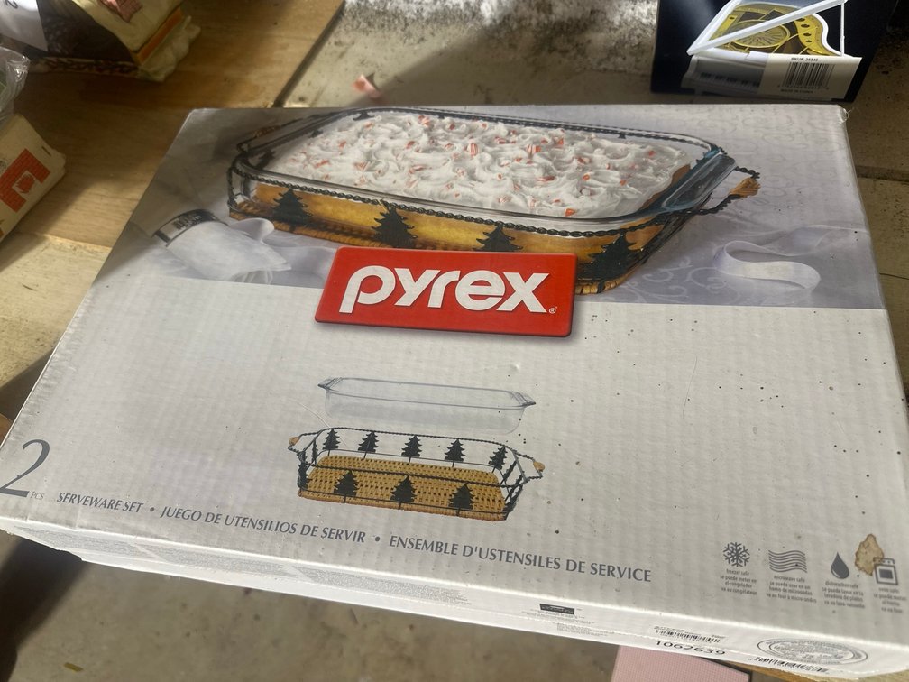 Pyrex 2-Piece Tree Pattern Glass Serveware Set