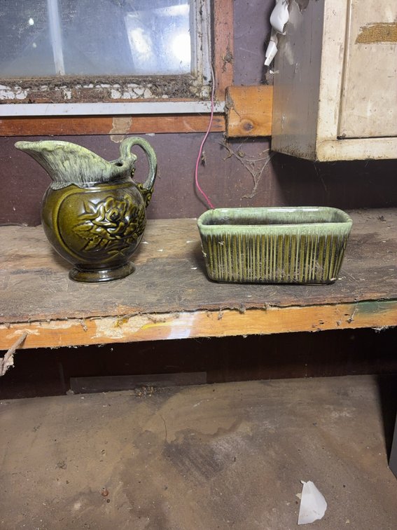 Hull USA Pottery Pitcher and Planter Set