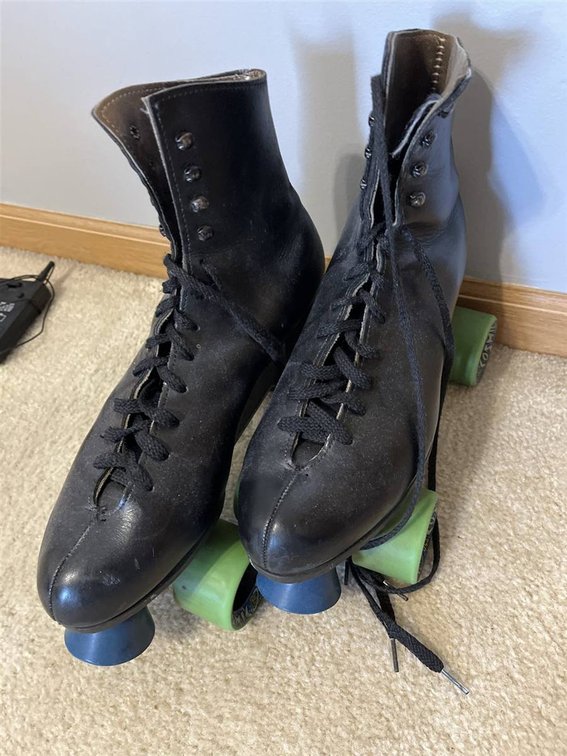 Riedell Roller Skates with Green Outdoor Wheels